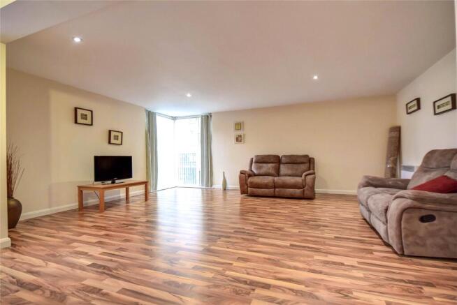 2 bed Flat to rent Image 4