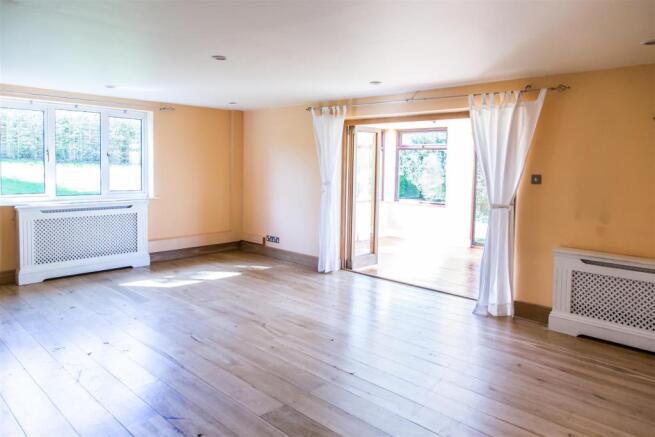 Living Room 3.jpg
