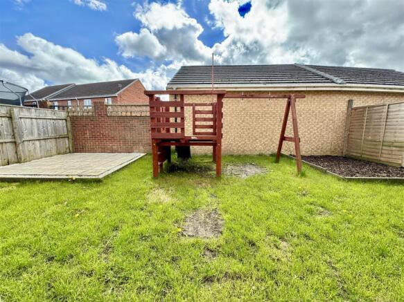 4 bed Detached to rent Image 12