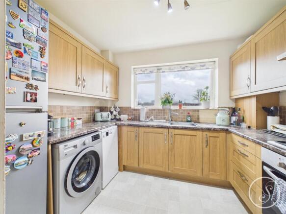 2 bed Flat for sale Image 6