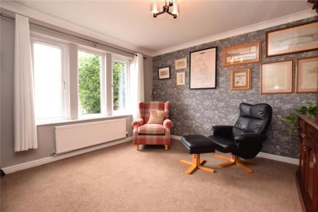 5 bed Detached for sale Image 7