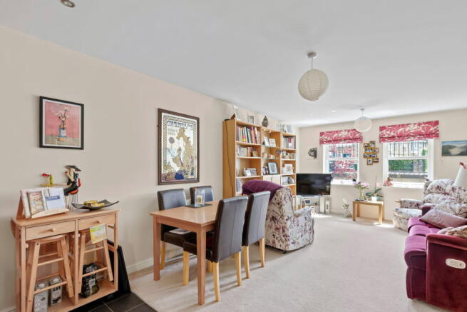 2 bed Ground Flat for sale Image 7