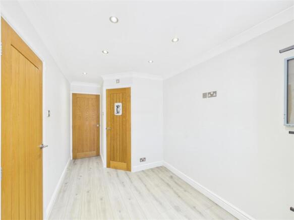 4 bed Detached for sale Image 10