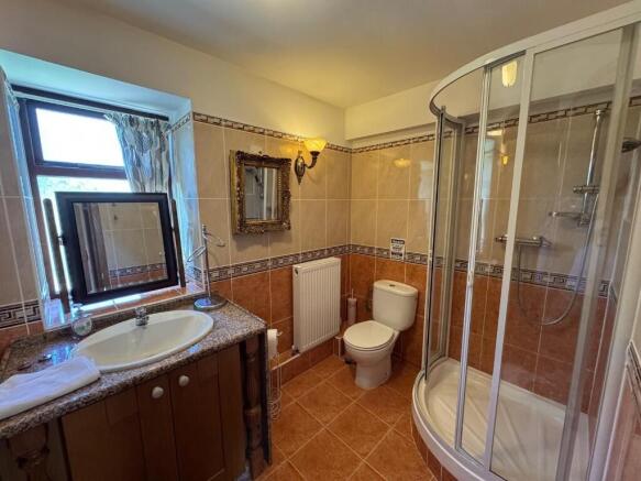 4 bed Cottage to rent Image 10