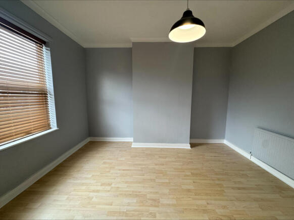 2 bed Terraced to rent Image 9
