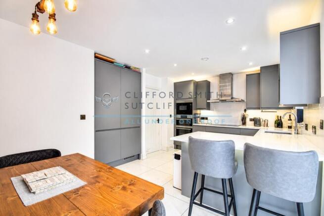 3 bed Semi-Detached for sale Image 9
