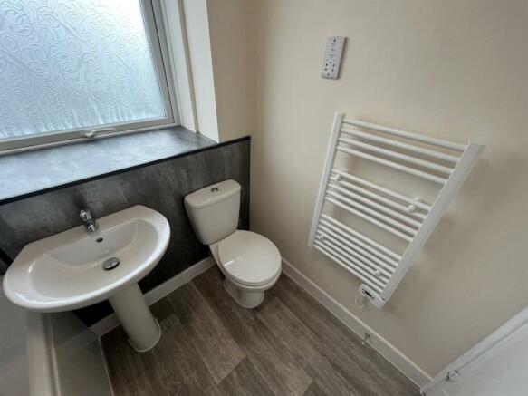 Bathroom (2).jpg