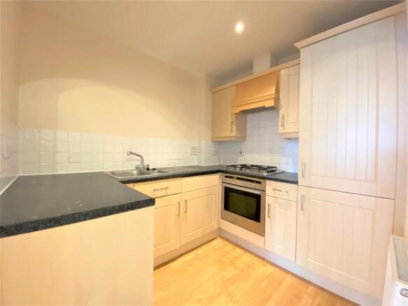 08 Kitchen.jpg
