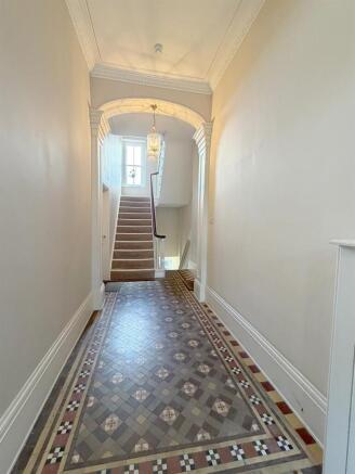 3 bed Flat for sale Image 4
