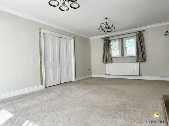 4 bed Detached to rent Image 8