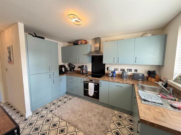 2 bed Semi-Detached to rent Image 7
