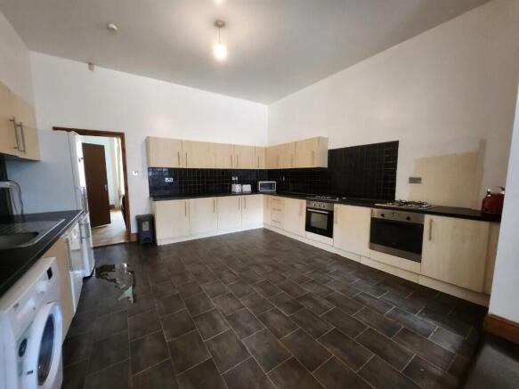10 bed Terraced to rent Image 4