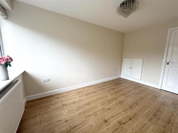 3 bed Semi-Detached for sale Image 12