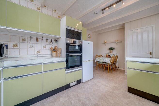 4 bed Bungalow for sale Image 5