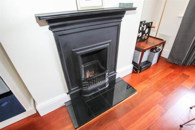BAY FRONTED DINING ROOM