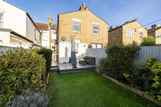 Third Avenue E17