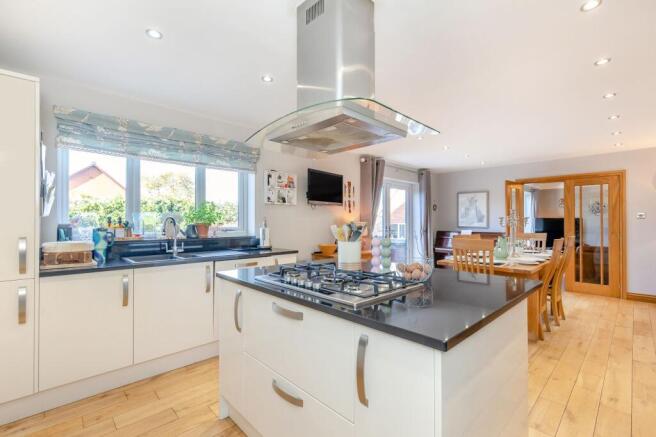 Kitchen / dining room