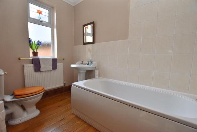 Jack and Jill En-Suite Bathroom