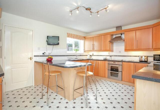 Kitchen 1.jpg