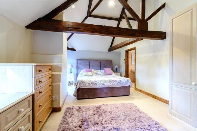 5 bed Detached for sale Image 9
