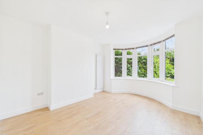 5 bed Semi-Detached to rent Image 4