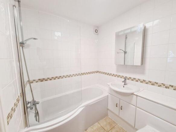 East Lodge, Epsom Road, Leatherhead photo 4