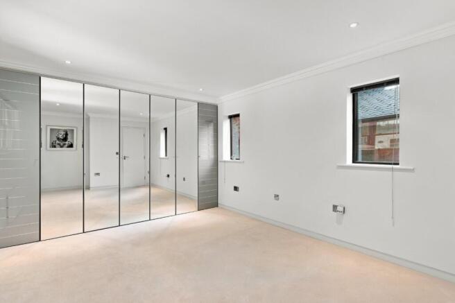 2 bed Flat for sale Image 10