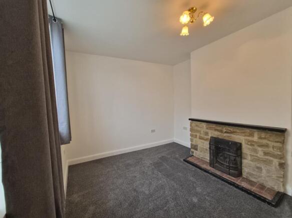 2 bed Terraced to rent Image 4