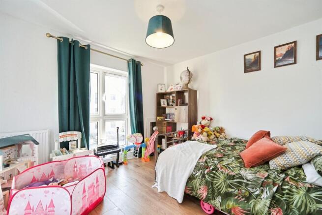 4 bed Detached for sale Image 11