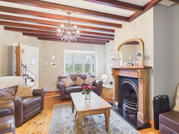 5 bed Detached for sale Image 8