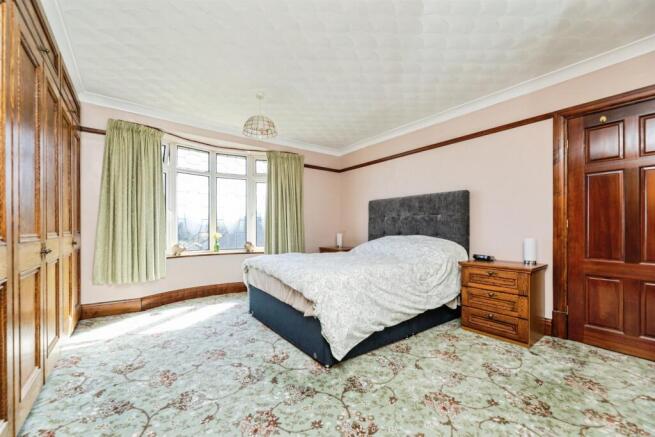 4 bed Detached for sale Image 9