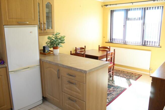 Fitted Dining Kitchen Picture2