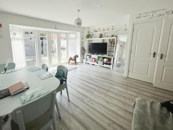 Lounge-Dining Room