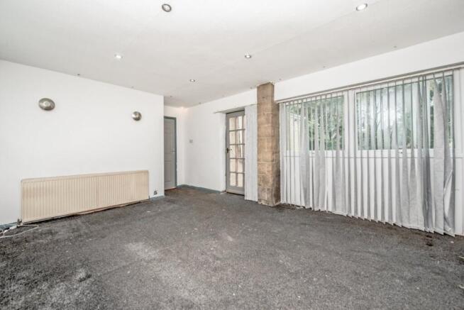 5 bed Bungalow for sale Image 4