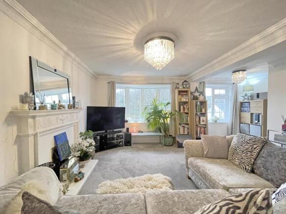 Carlton Close 10 - Living Room.jpg