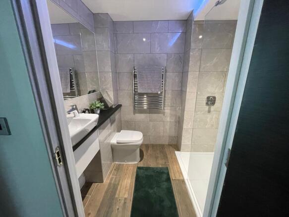 2 bed Apartment to rent Image 7