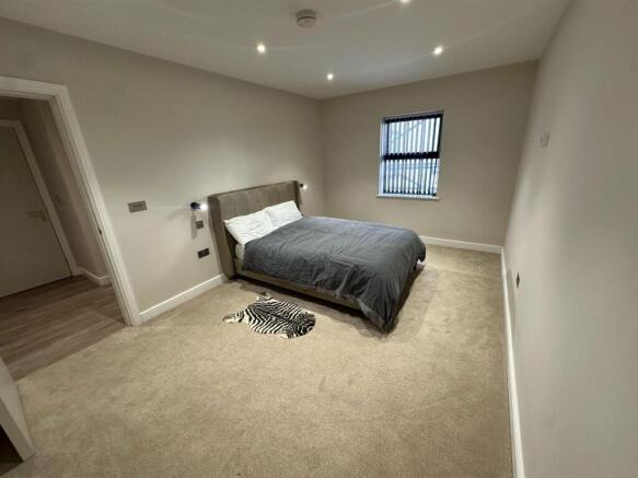 2 bed Apartment to rent Image 7