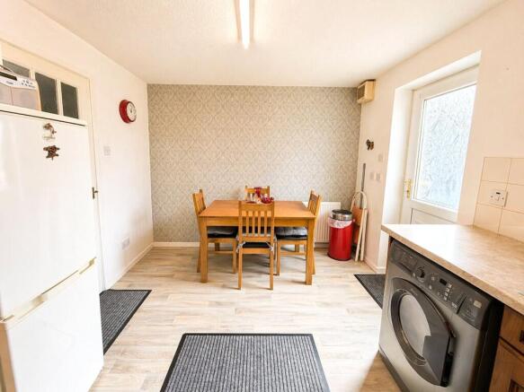 3 bed Semi-Detached for sale Image 7