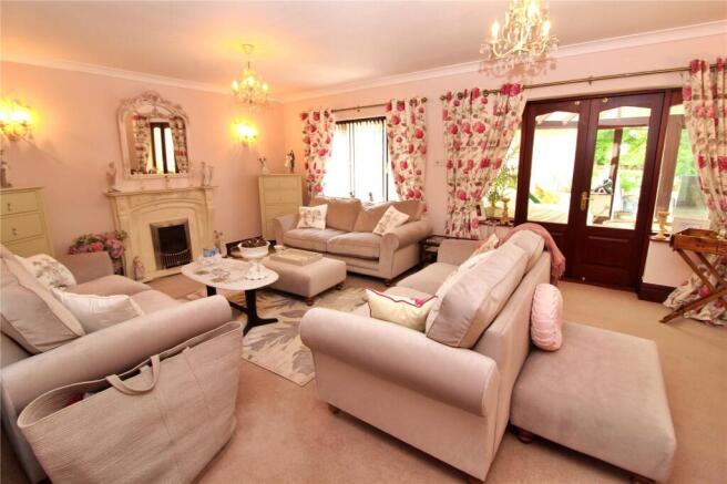The Orchards, Crossgates, Leeds, West Yorkshire, LS15 photo 4