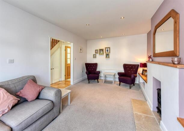 72 Chillington Drive-lounge2.jpg