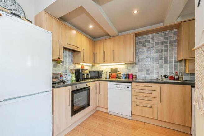 3 bed Terraced for sale Image 8