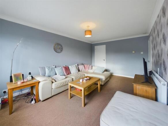 Ashton Close, Tilehurst, Reading photo 3