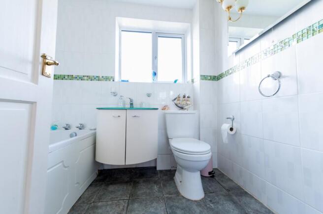 4 bed Detached for sale Image 6