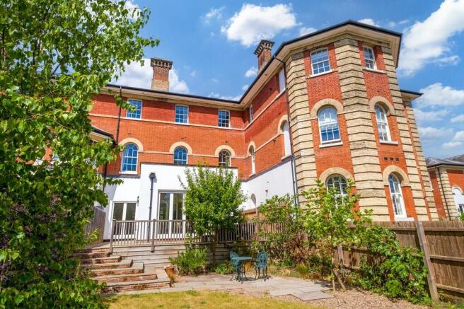 11 Belgrove Place...