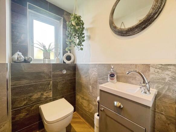 4 bed Detached for sale Image 12