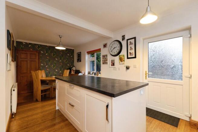 4 bed Semi-Detached for sale Image 9