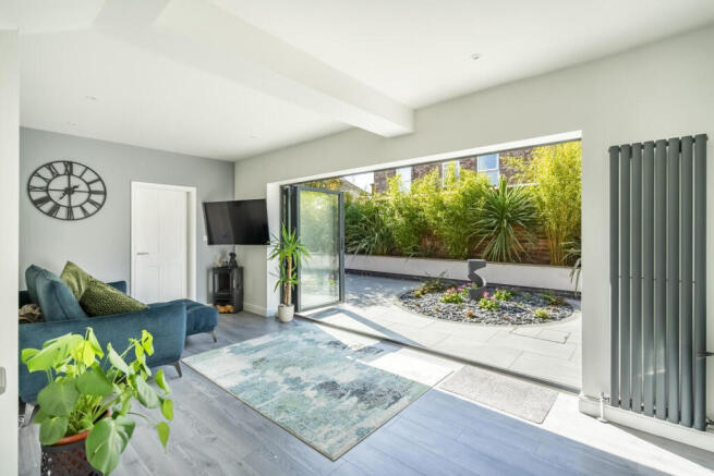 4 bed Semi-Detached for sale Image 7
