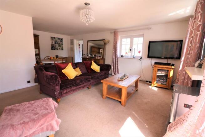 Lounge/Dining Room
