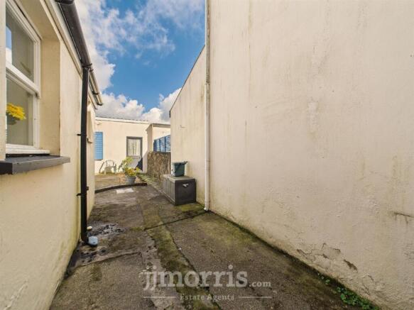 CAM02122G0-PR0367-STILL012.jpg