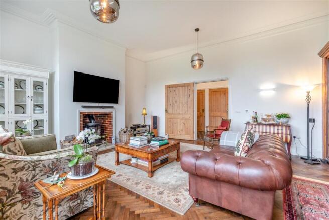 4 bed House for sale Image 10